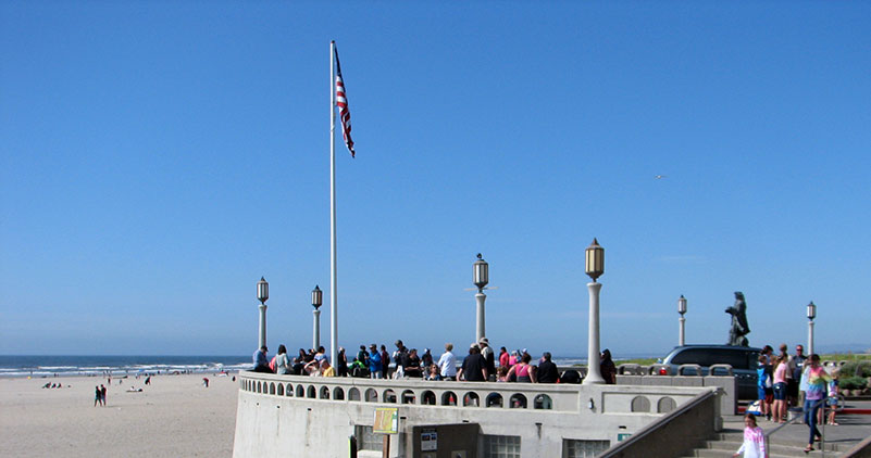 Seaside's traffic circle at the beach where a sign and statue mark "The End of the Lewis and Clark Trail."